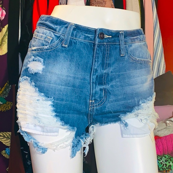 ๐ NWT FOREVER 21 DISTRESSED BOOTY SHORTS โ SIZE S - Picture 1 of 13